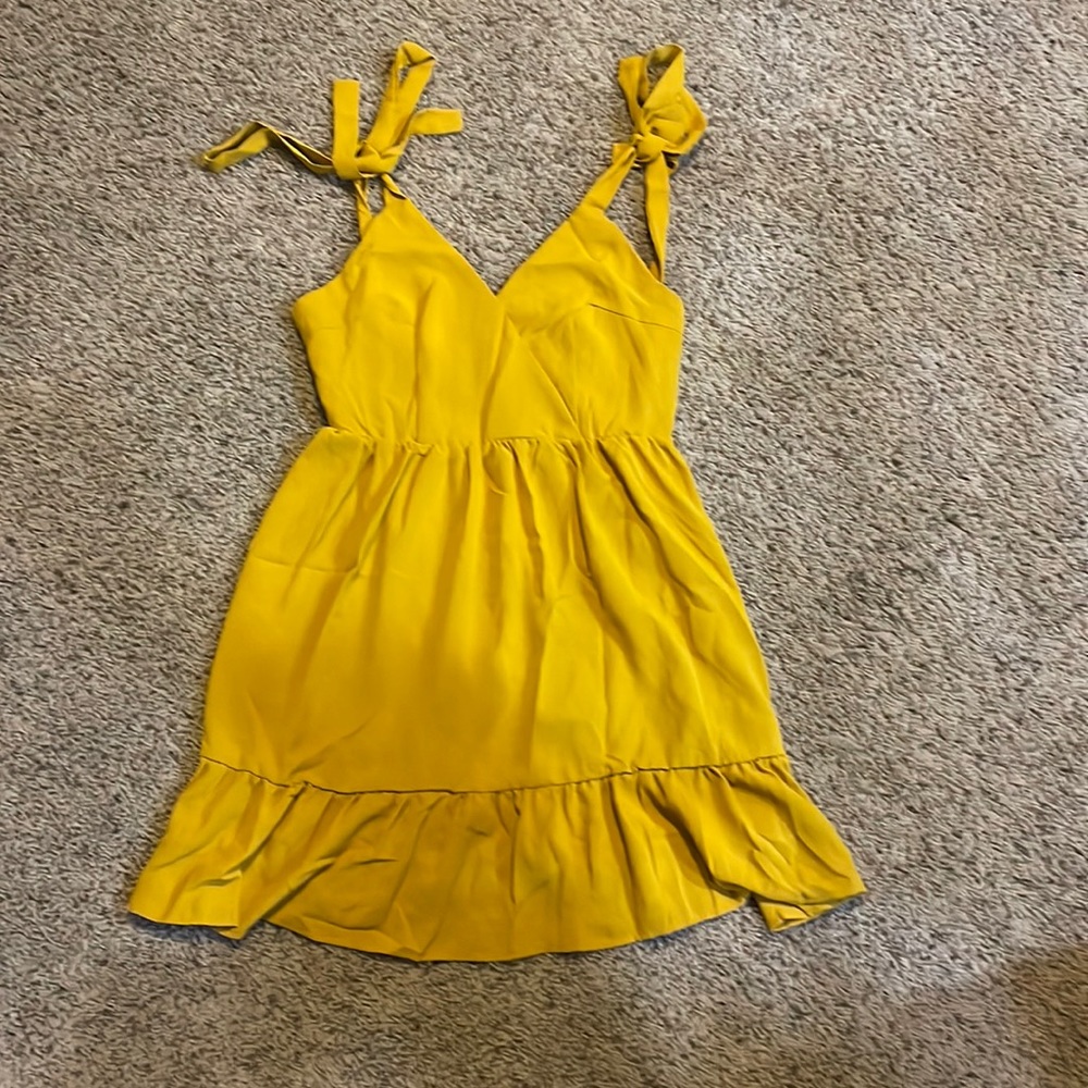 Super adorable yellow dress! Perfect for summer!
